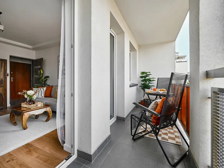 Door from the living room to the balcony