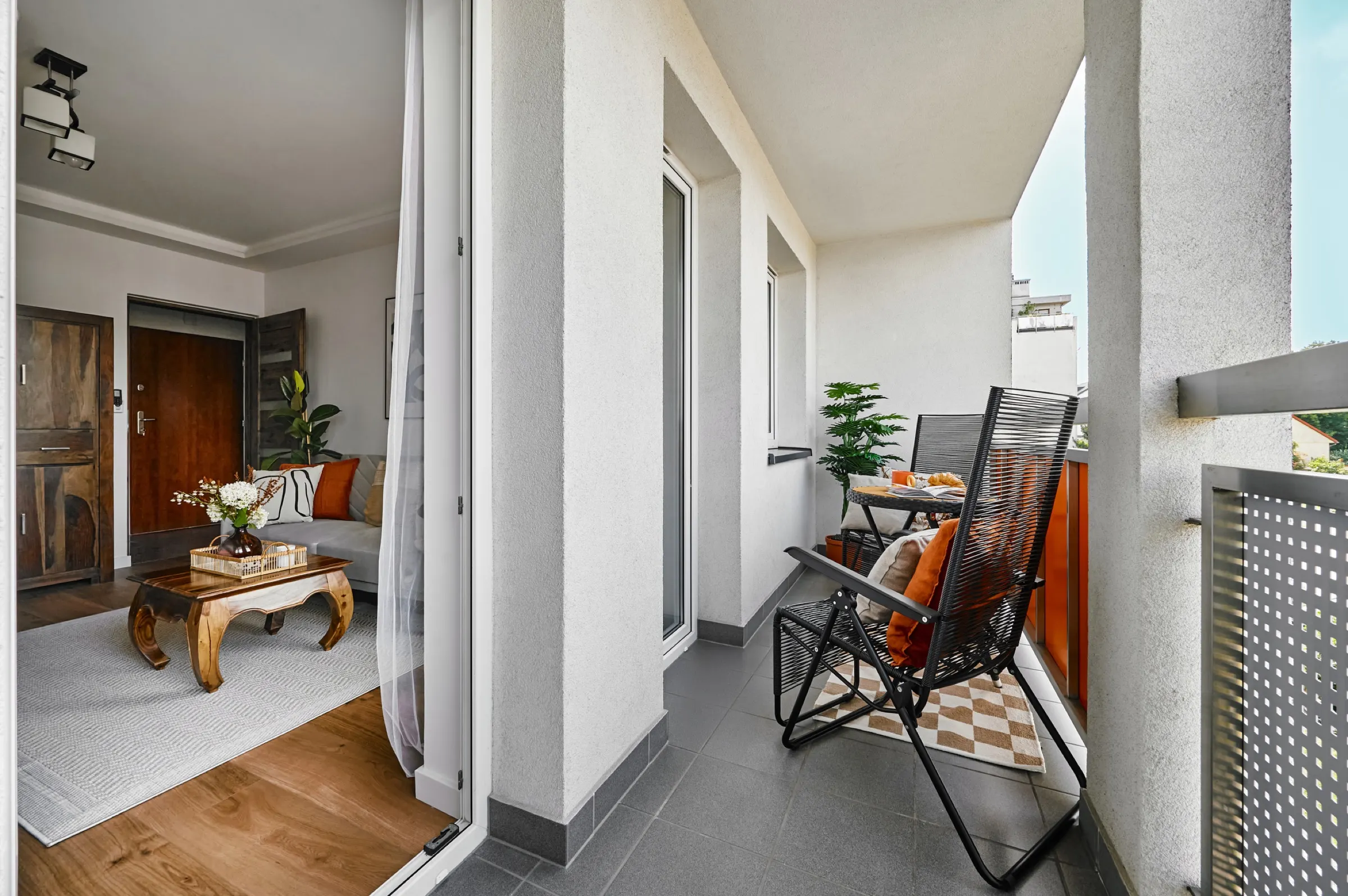 Door from the living room to the balcony