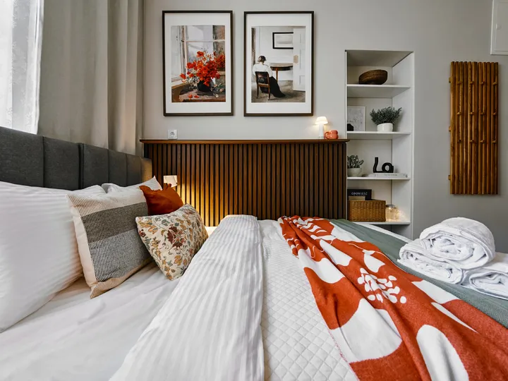 Patterned bedding with towels laid out