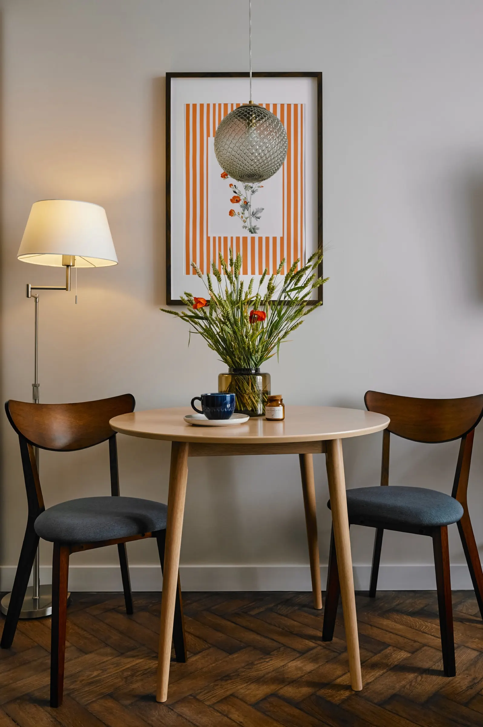 Round table with two chairs and a lamp