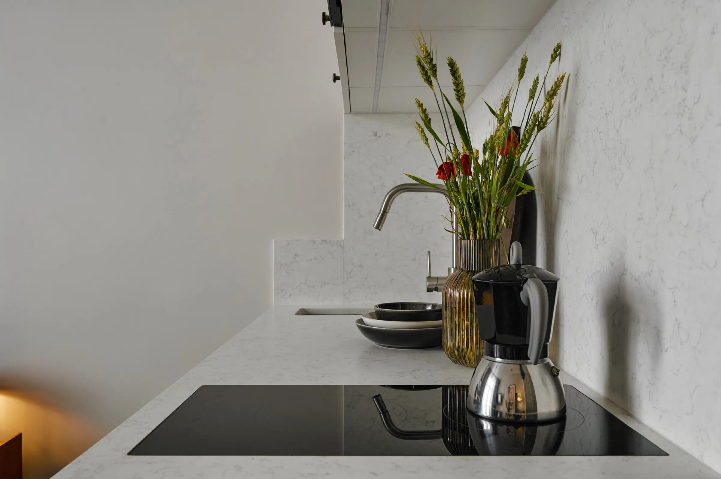 Induction hob and a moka pot