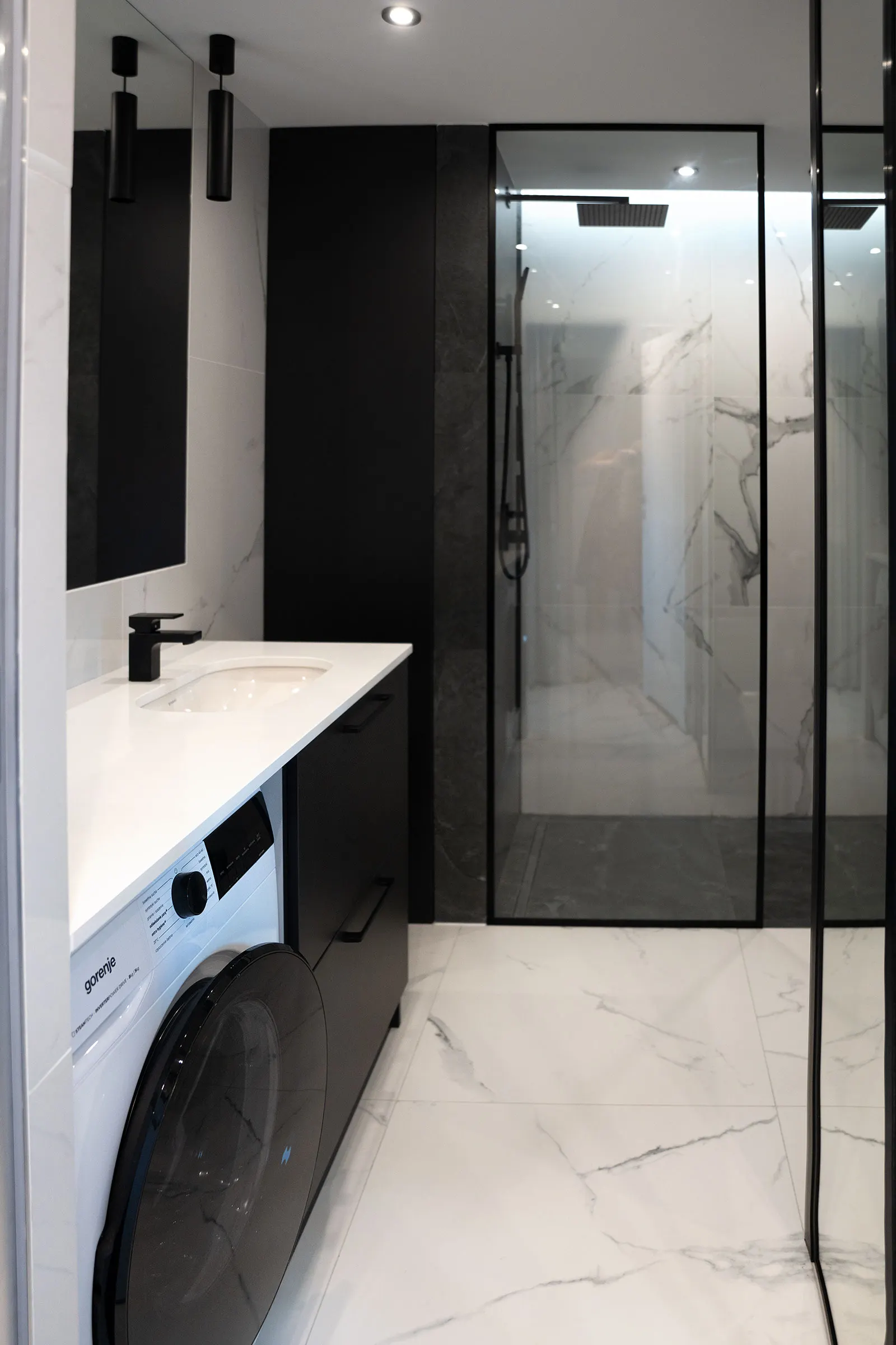 Bathroom with a walk-in shower and washing machine